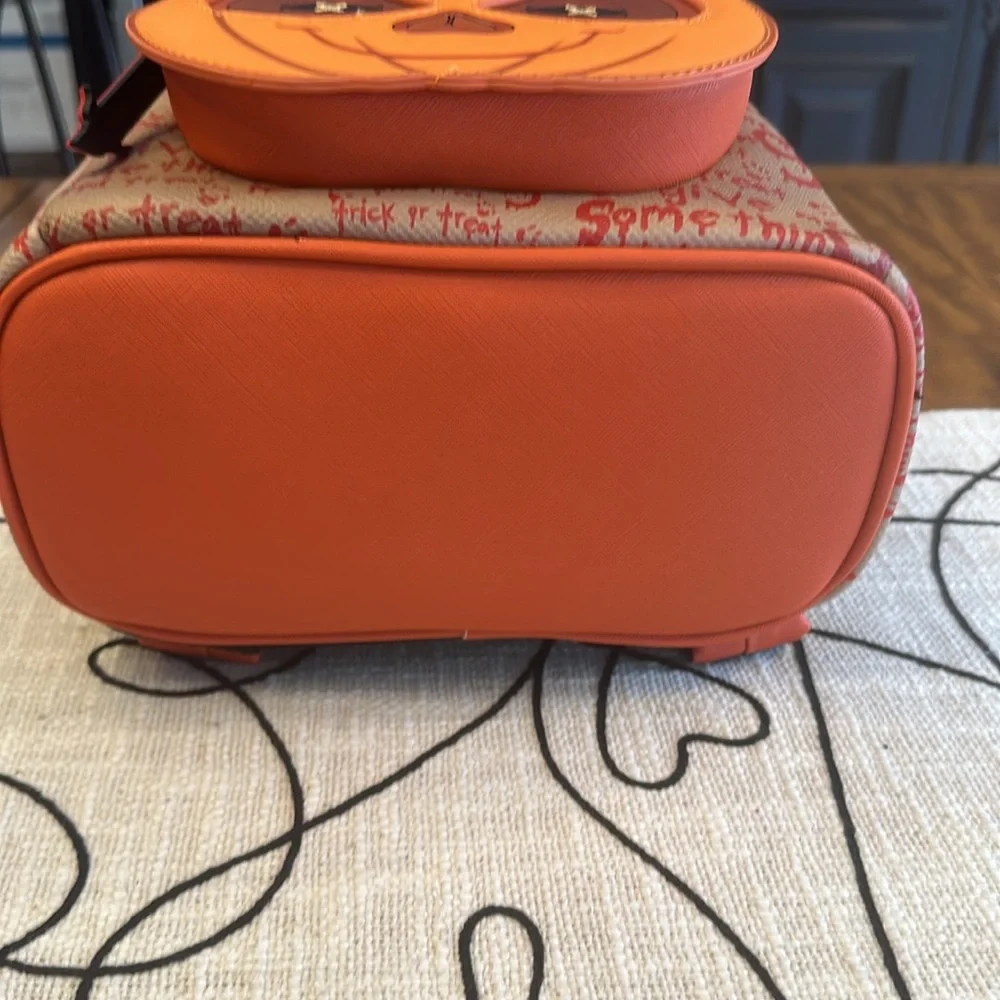LOUNGEFLY Disney Trick 'r Treat Sam Pumpkin Mini 🎒